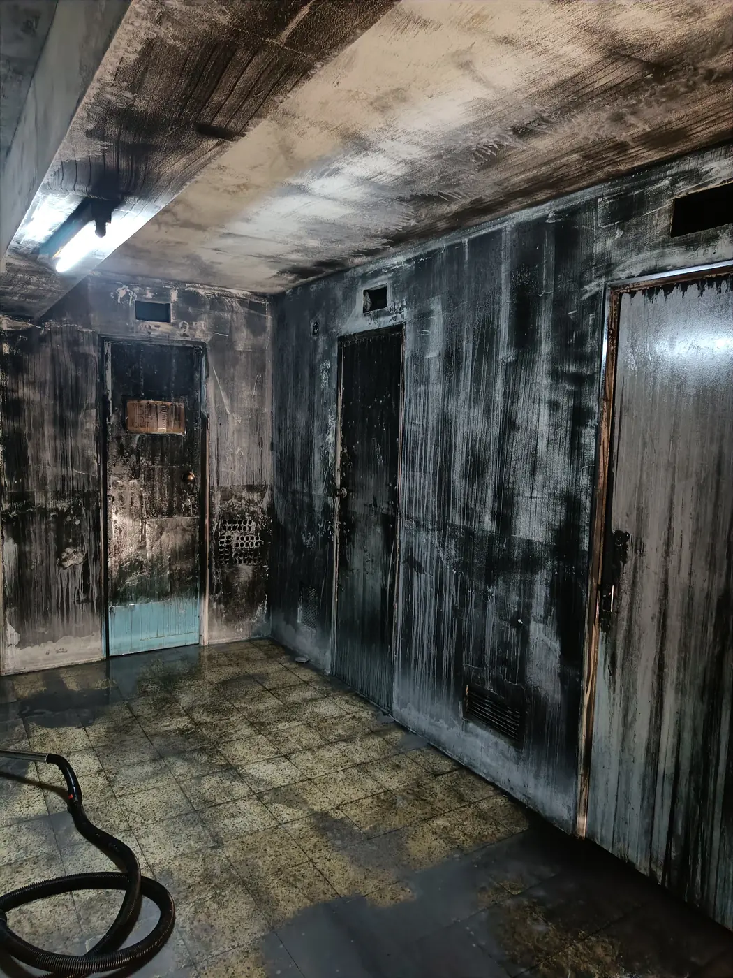 Antes y después real de limpieza post incendio realizada por ABC Limpiezas